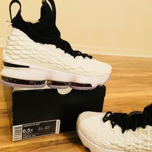 LeBron XV